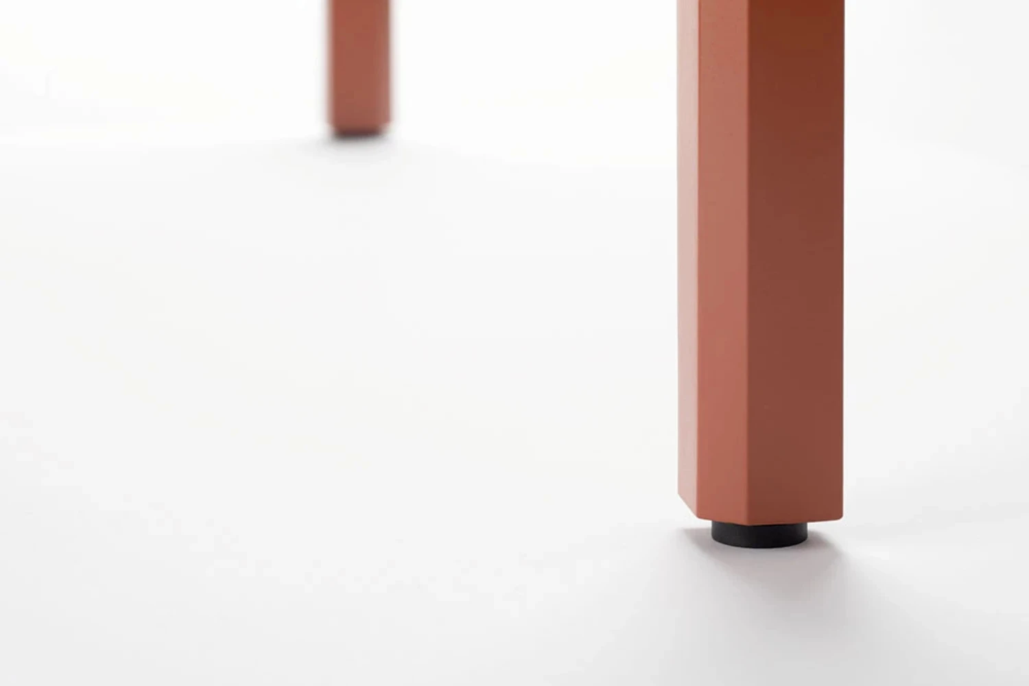 Bureaux Hexa détails piètements ajustables