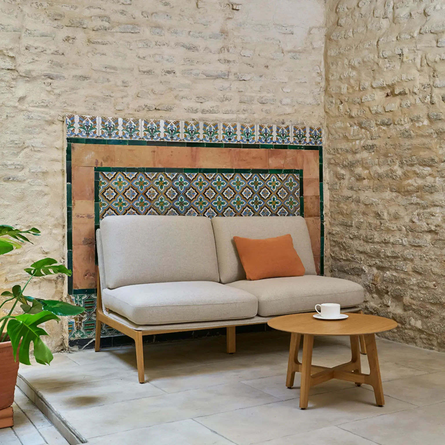 Fauteuil en bois massif moderne Aldea Ambiance canapé Fauteuil en bois massif moderne Aldea Ambiance canapé