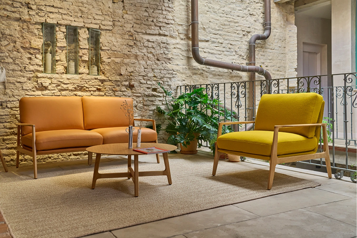 Fauteuil en bois massif moderne Aldea ambiance 4