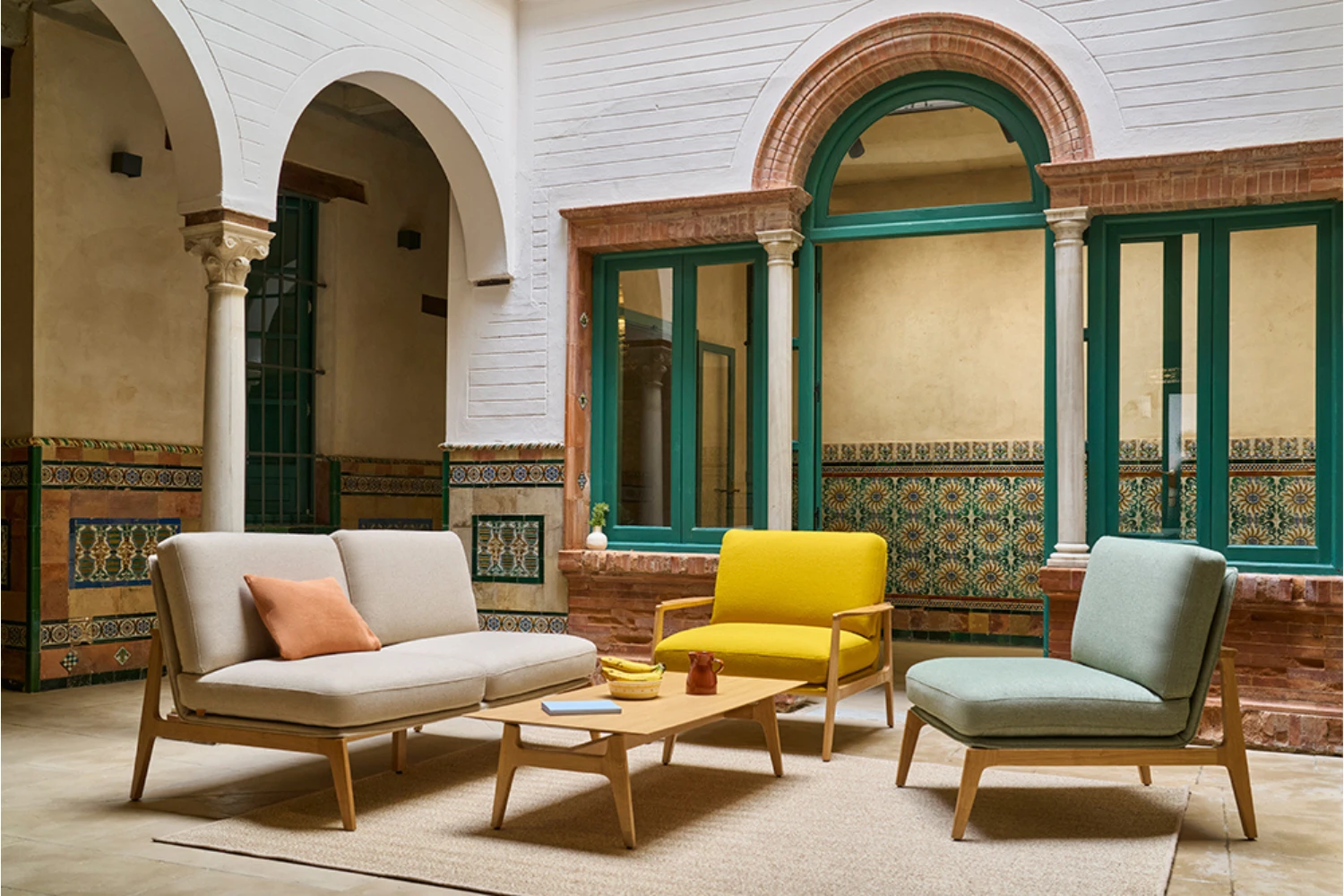 Fauteuil en bois massif moderne Aldea ambiance coworking 1