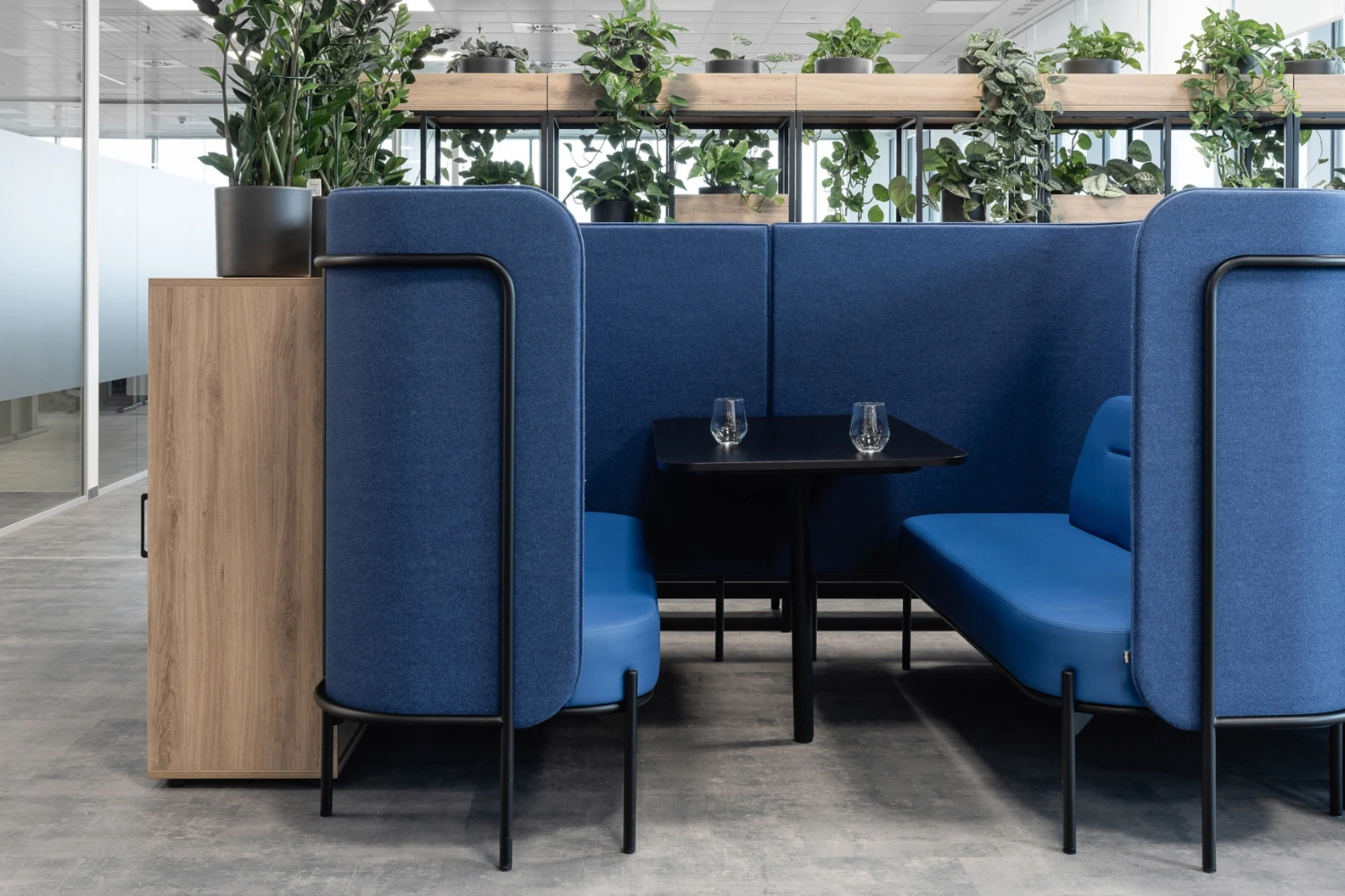 Alcove acoustique de réunion biophilique Leaf ambiance bleu