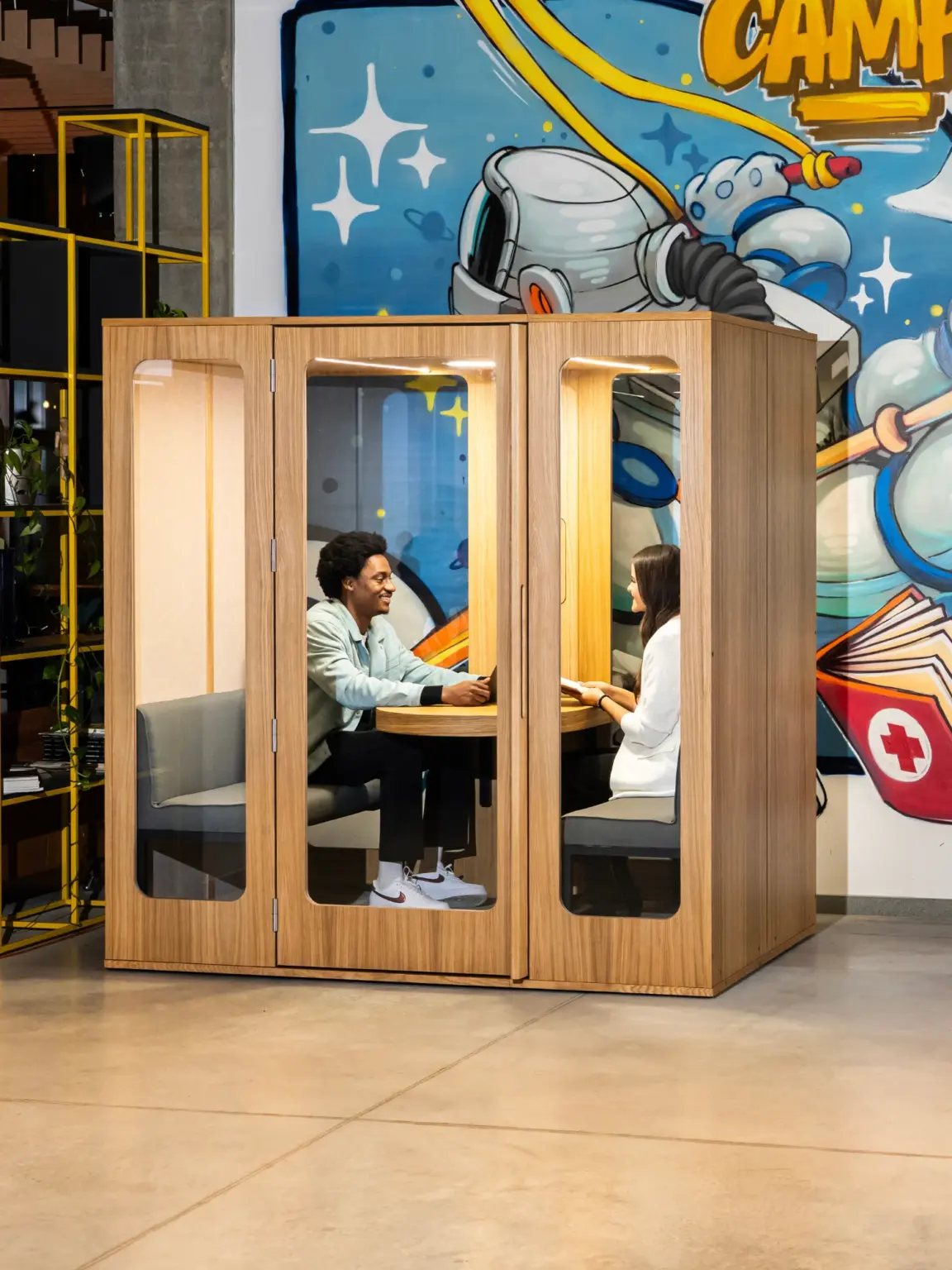 CABINE DE RÉUNION EN BOIS 2 À 4 PERSONNES HAVEN ambiance 1