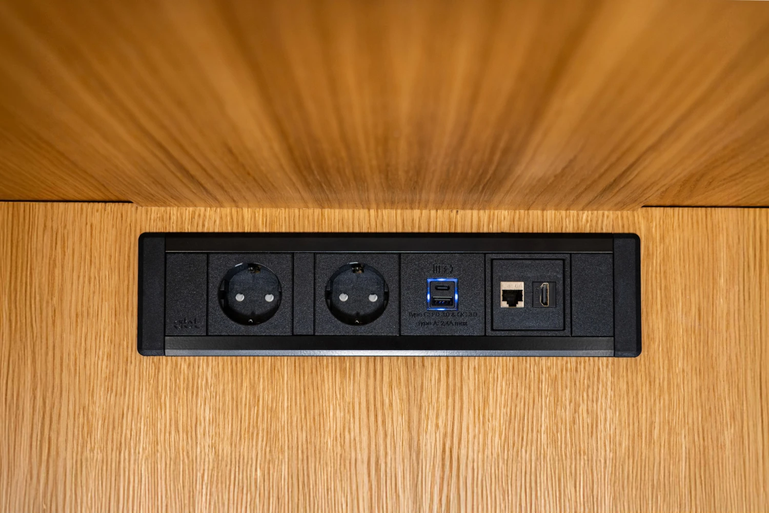 Cabine de réunion en bois 2 à 4 personnes Haven électrification intégrée