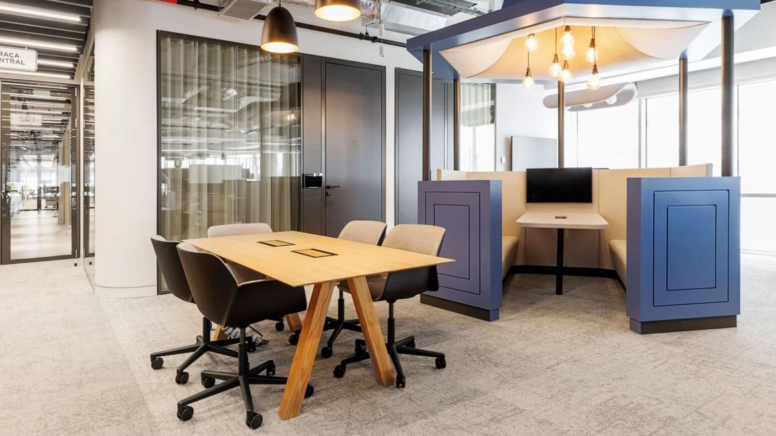 AMÉNAGEMENT DE BUREAUX ENTREPRISE - TENDANCES ET STRATÉGIES POUR CRÉER DES ESPACES ATTRACTIFS EN 2026