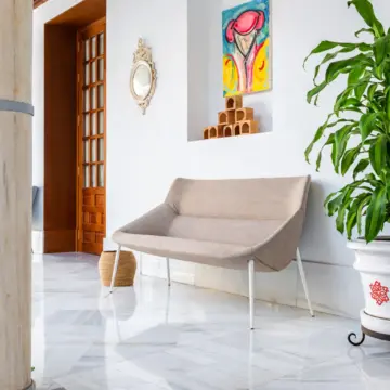 Canapé 2 places lounge configurable à l’assise enveloppante Bow ambiance méditerranéenne