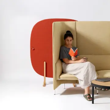 Canapé acoustique bicolore à structure métallique design Marina 2 personnes ambiance