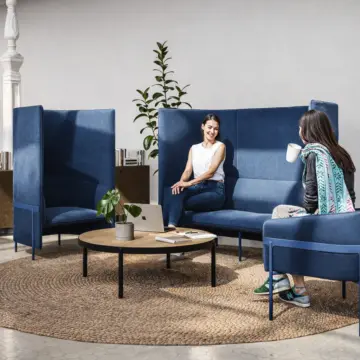 Canapé acoustique bicolore à structure métallique design Marina ambiance 1