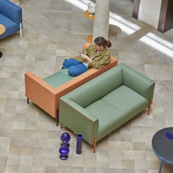 Canapé lounge design architectural Amivera ambiance bicolore