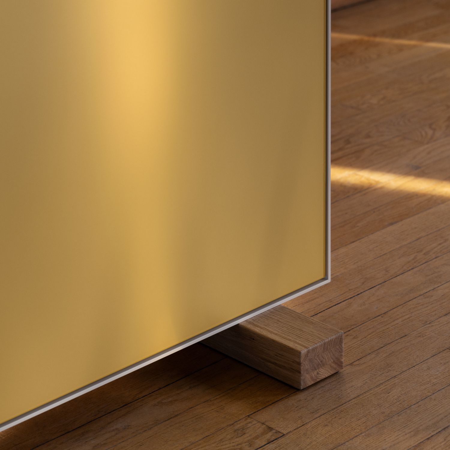 Mur d écriture mobile acoustique Unit détail pied jaune Mur d ecriture mobile acoustique Unit detail pied jaune - IDEA&KO