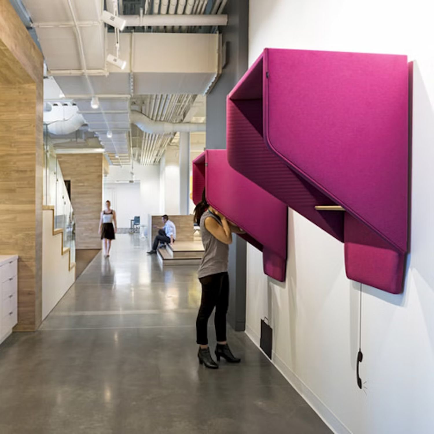 Cabine telephonique murale Hood — espace coworking lounge