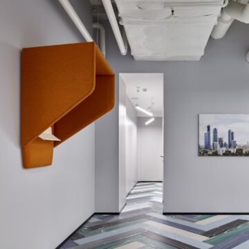 Cabine telephonique murale Hood — hall hotelier contemporain