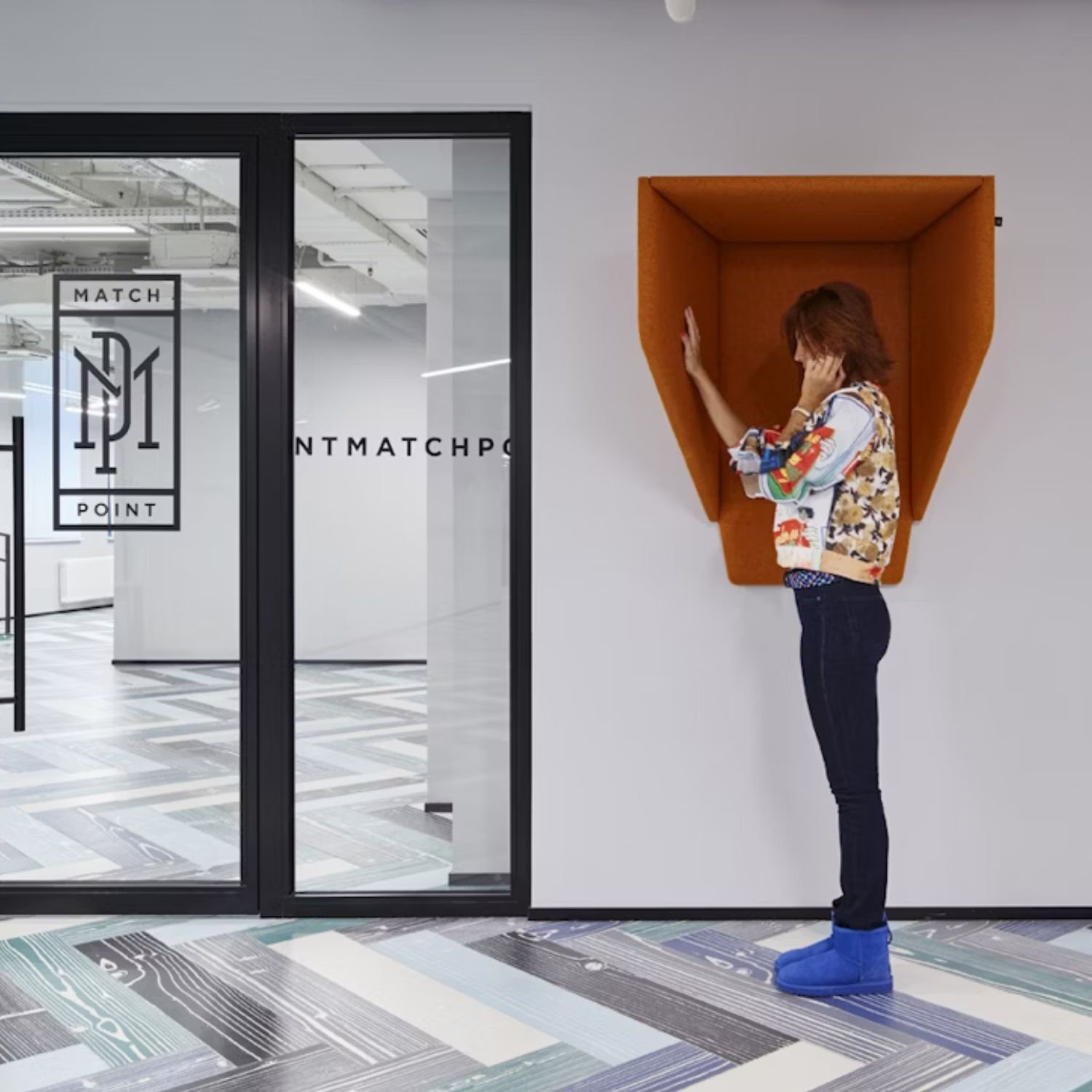 Cabine telephonique murale Hood — open space bureaux modernes