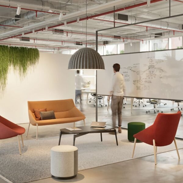 Canape 2 places lounge configurable a l assise enveloppante Bow en situation — espace lounge professionnel
