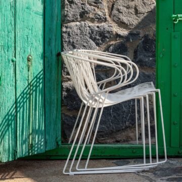 Chaise filaire outdoor Bolonia avec accoudoirs empilable