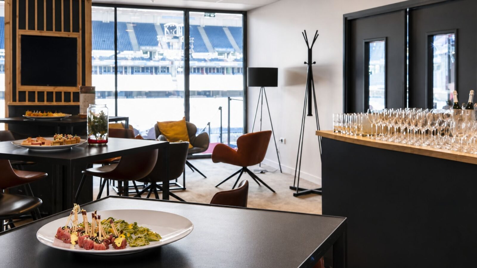 Decathlon Arena Stade Pierre Mauroy Lille amenagement espace restauration lounge IDEAKO