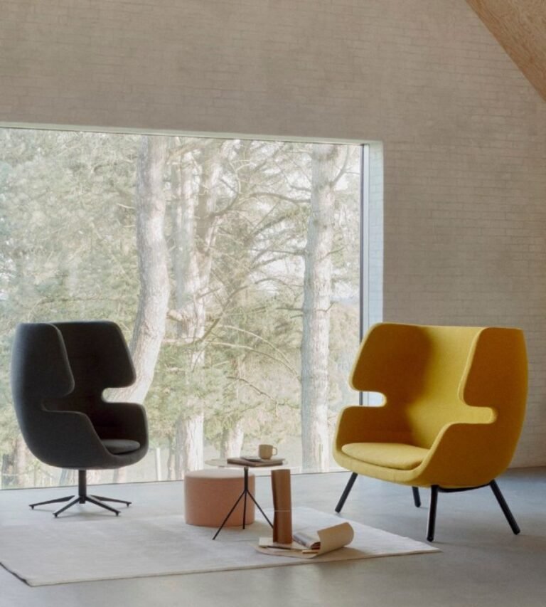 Espace lounge et salon professionnel amenage par IDEAKO — ambiance chaleureuse et mobilier residentiel - IDEA&KO