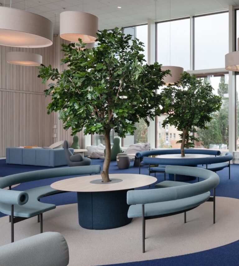 Espace lounge professionnel amenage par IDEAKO mobilier confortable et ambiance resimercial - IDEA&KO
