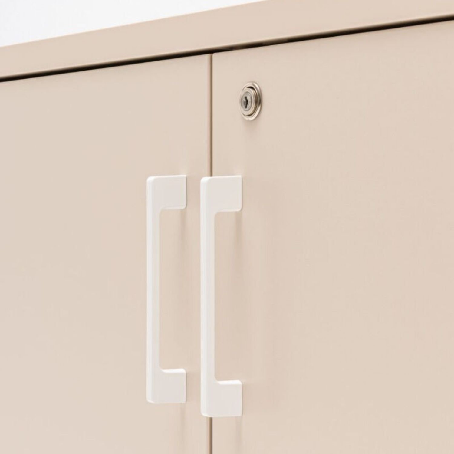 Armoire de rangement Versa detail serrure
