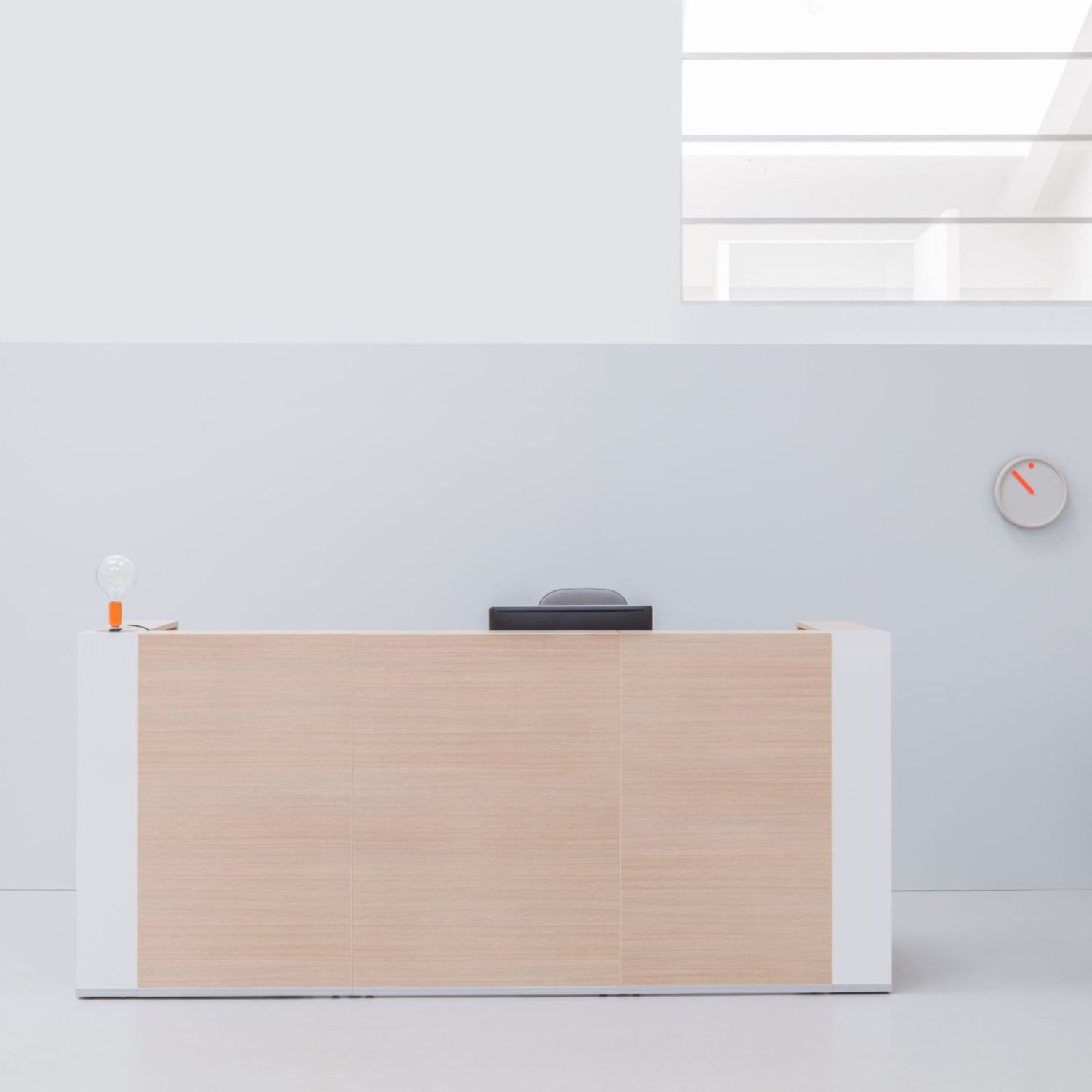Banque d accueil modulaire Lina Comptoir design sur mesure IDEAKO ambiance blanc bois