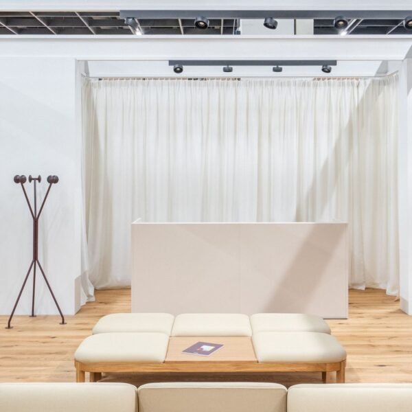 Banque d accueil modulaire Lina Comptoir design sur mesure IDEAKO ambiance salle d attente