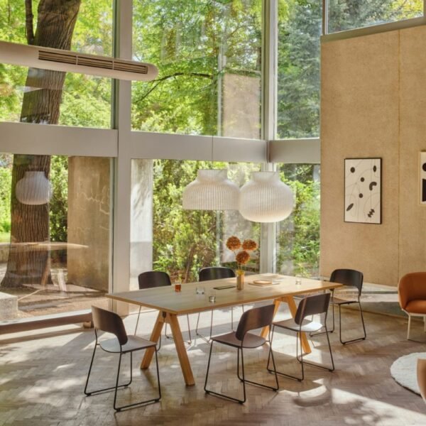 Bureau Architecte en Bois AURA — integration dans un espace de representation Bureau Architecte en Bois AURA — integration dans un espace de representation
