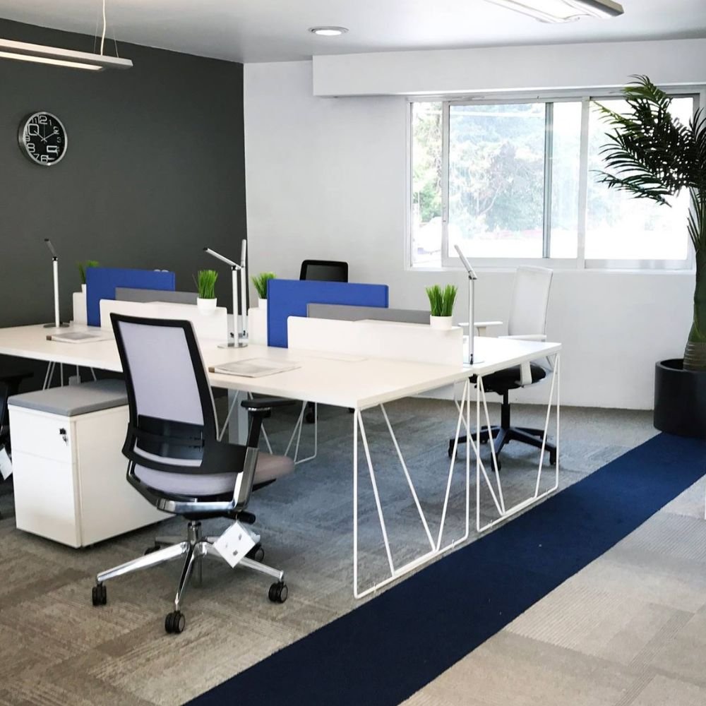 Bureau Bench Minimaliste Lets Work — poste individuel en flex office