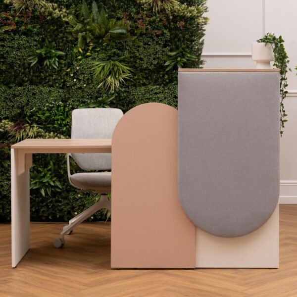 Bureau d accueil acoustique Vela — panneau arrondi rembourre tissu rose