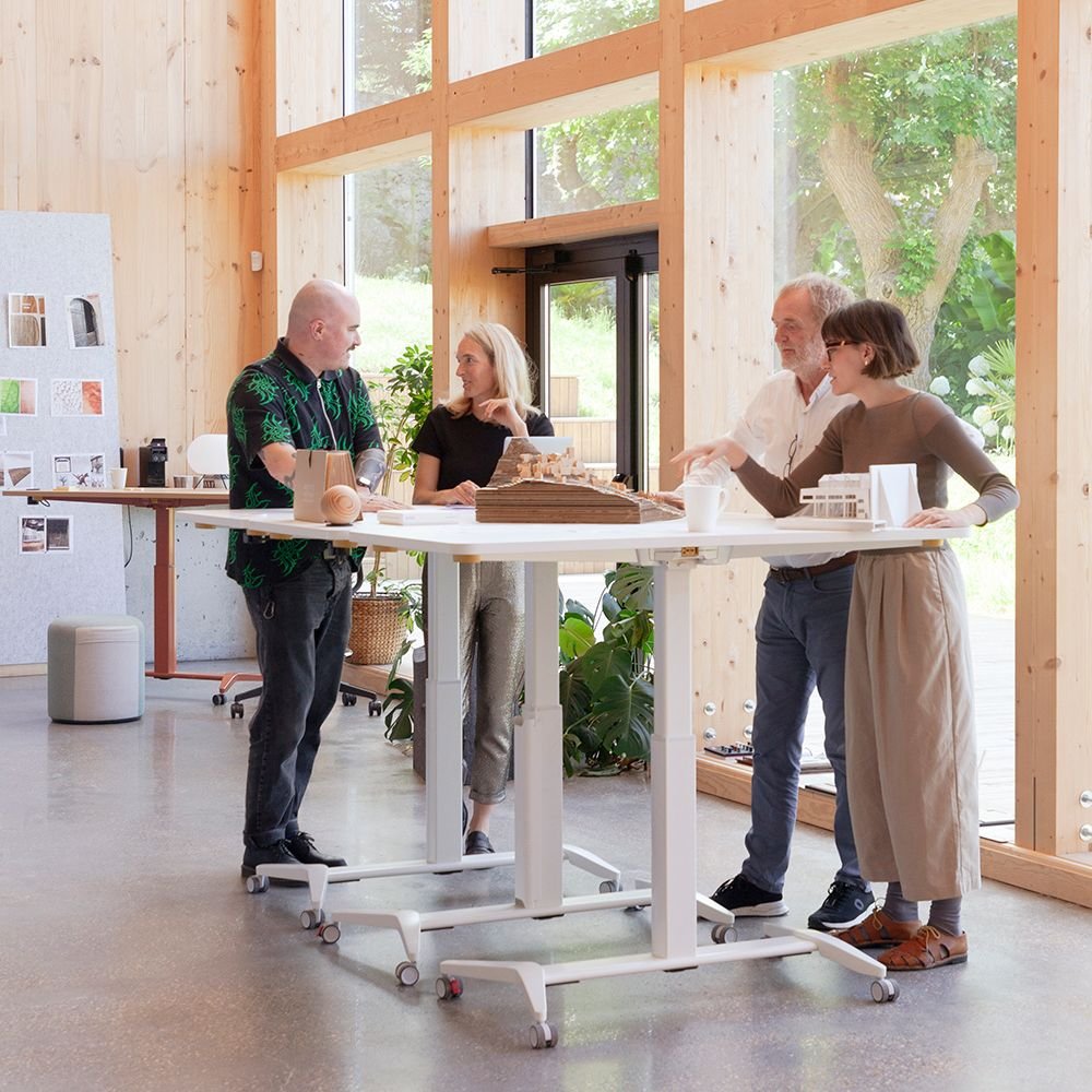 Bureau multifonction gaslift reglable et rabattable Dimmer — atelier collaboratif en open space Bureau multifonction gaslift reglable et rabattable Dimmer — atelier collaboratif en open space