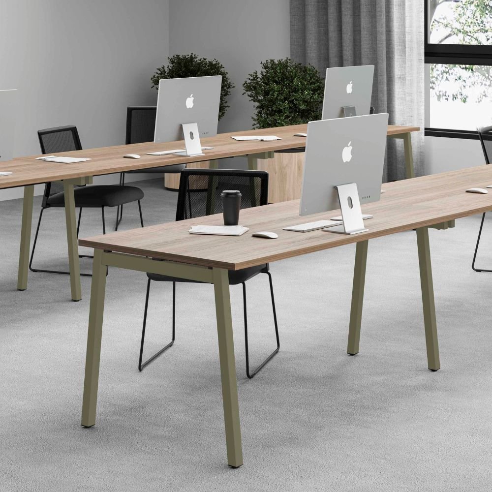 Bureau treteaux professionnel M Next en situation — open space
