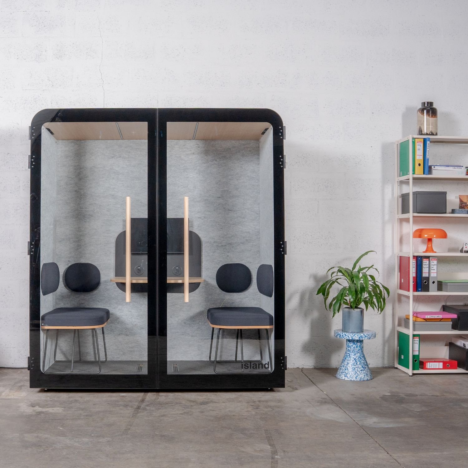 Cabine acoustique 2 personnes Island en flex office — version Dark cadre noir