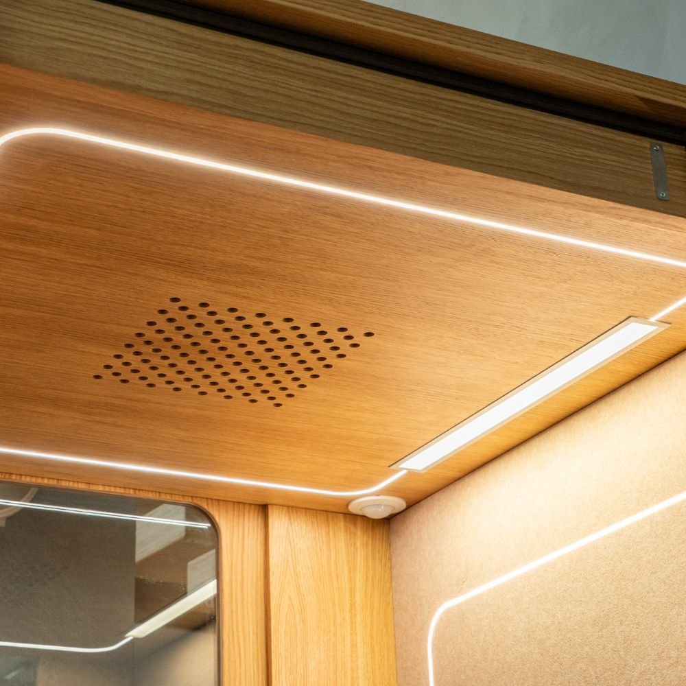 Cabine acoustique en bois 1 place Haven eclairage LED et ventilation au plafond