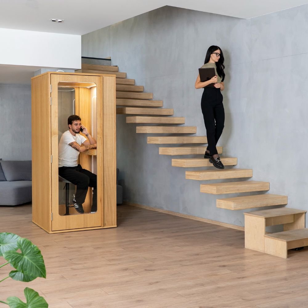 Cabine acoustique en bois 1 place Haven — integration dans un hall de
