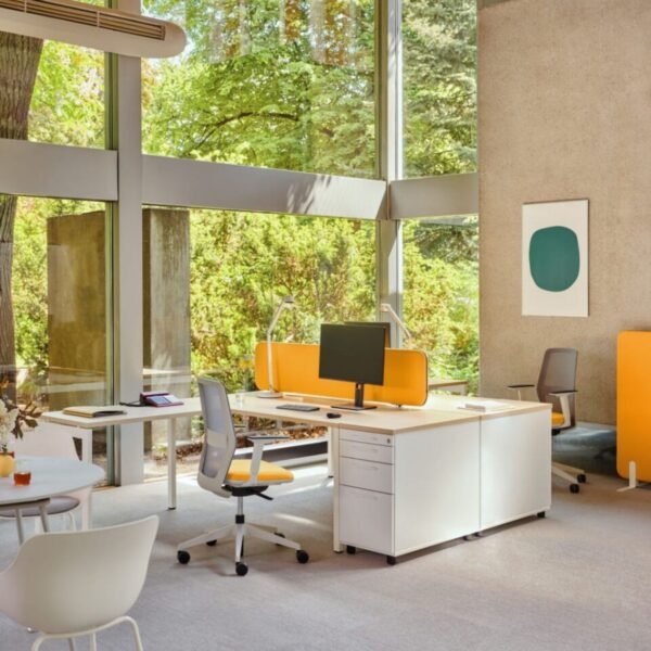 Caisson de bureau a tiroirs metal Modula en situation — open space professionnel