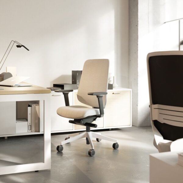 Chaise de bureau Dot Pro dans un bureau de direction