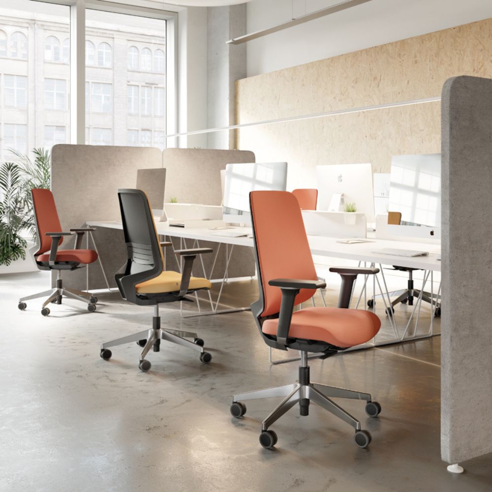 Chaise de bureau Dot Pro — espace de coworking lumineux 1