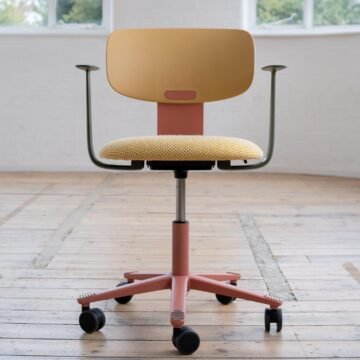 Chaise de bureau design coque plastique recycle Tion Shell ambiance