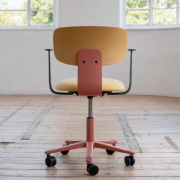 Chaise de bureau design coque plastique recycle Tion Shell vue de dos