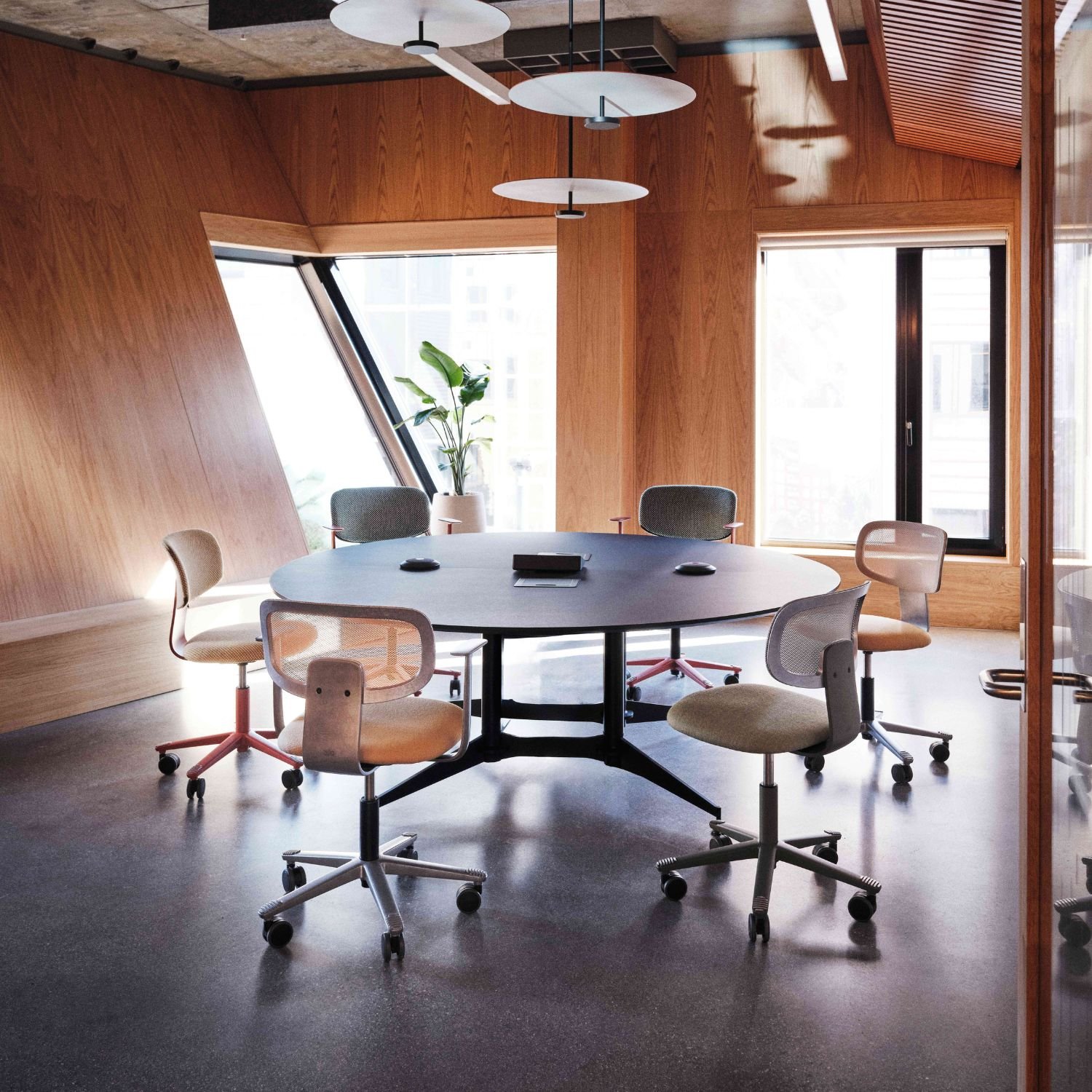 Chaise de bureau dossier resille ergonomique Tion Mesh ambiance reunion