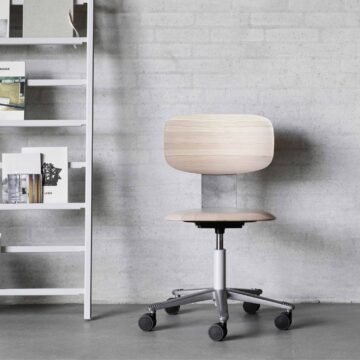 Chaise de bureau en bois scandinave Tion Wood ambiance openspace
