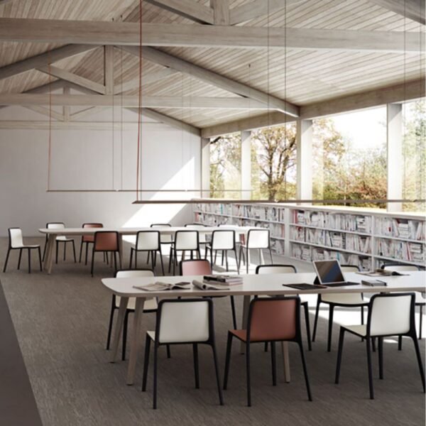 Chaise de collectivite Bika en situation — Mediatheque
