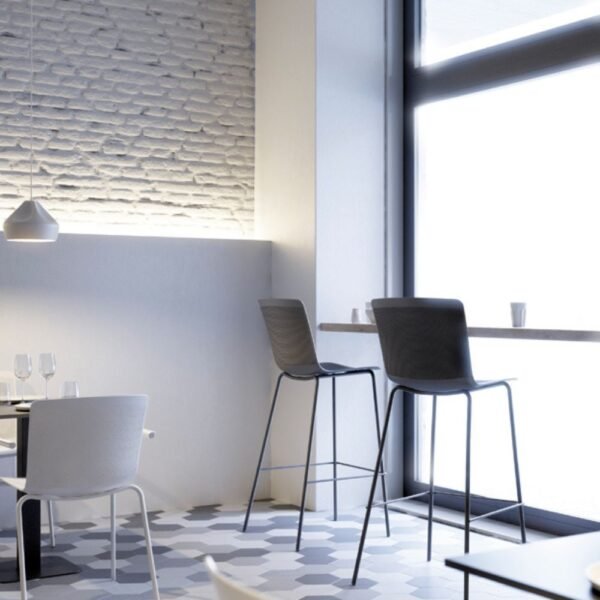Chaise de restaurant modulable Glove en situation — salle de restauration collective