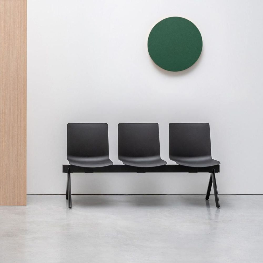 Chaise sur poutre Kora — salle d attente contemporaine Chaise sur poutre Kora — salle d attente contemporaine