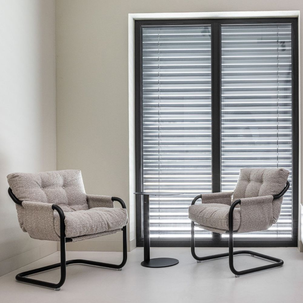 Fauteuil Retro chic BARBARA en situation — espace d accueil d entreprise