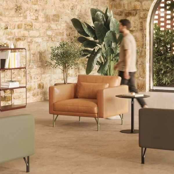 Fauteuil cuir lounge Marea — coin detente lumineux
