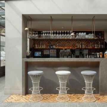 Pouf haut Bolonia — espace bar comptoir exterieur