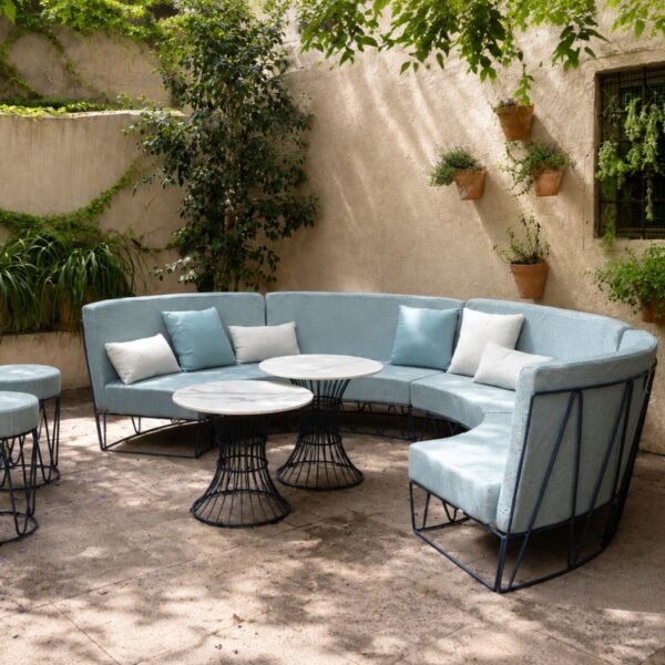 Table basse outdoor filaire Bolonia en situation lounge exterieur hotellerie Table basse outdoor filaire Bolonia en situation lounge exterieur hotellerie