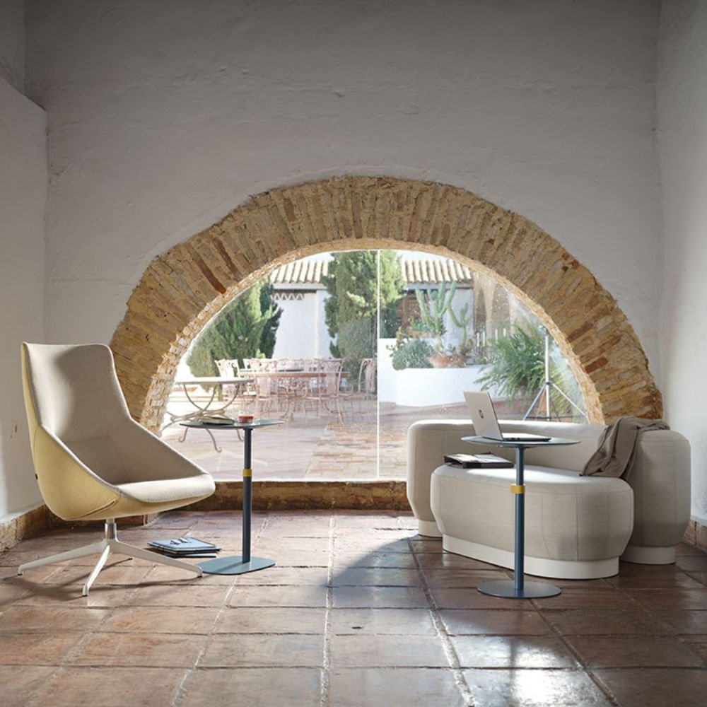 Table d appoint bois Nota — usage en hotellerie