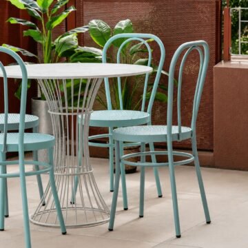 Table de repas filaire Bolonia — ambiance terrasse mediterraneenne