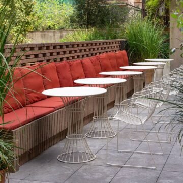 Table de repas outdoor filaire Bolonia en situation — terrasse restaurant design