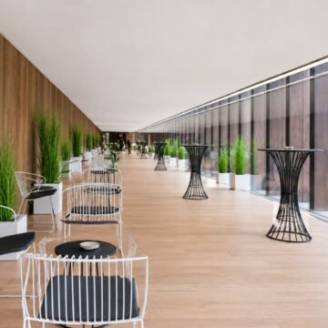 Table haute Bolonia plateau porcelaine — espace cocktail reception indoor